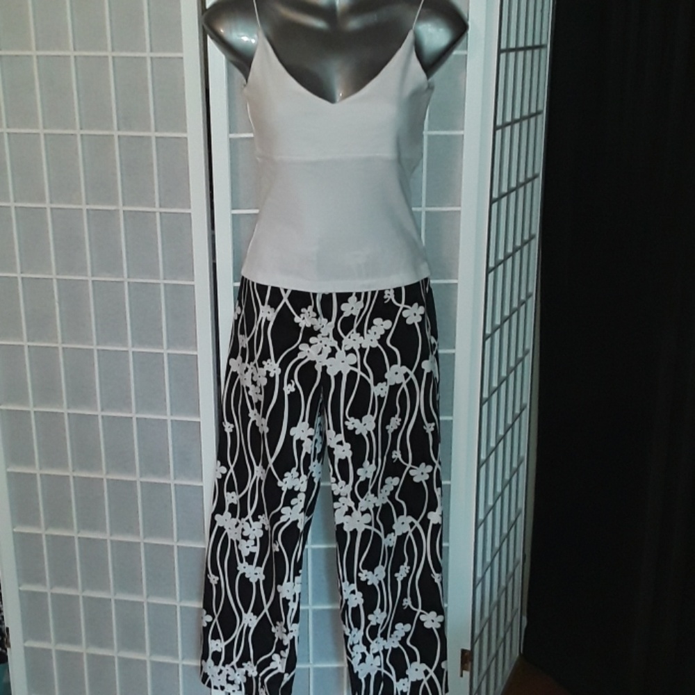 Talbots Sz 4 Black and White Floral Print Stretch Pants
